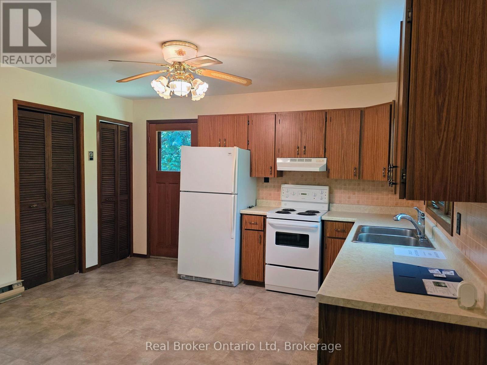 14 Emerson Avenue S, South Bruce Peninsula, Ontario  N0H 2G0 - Photo 5 - X13746898