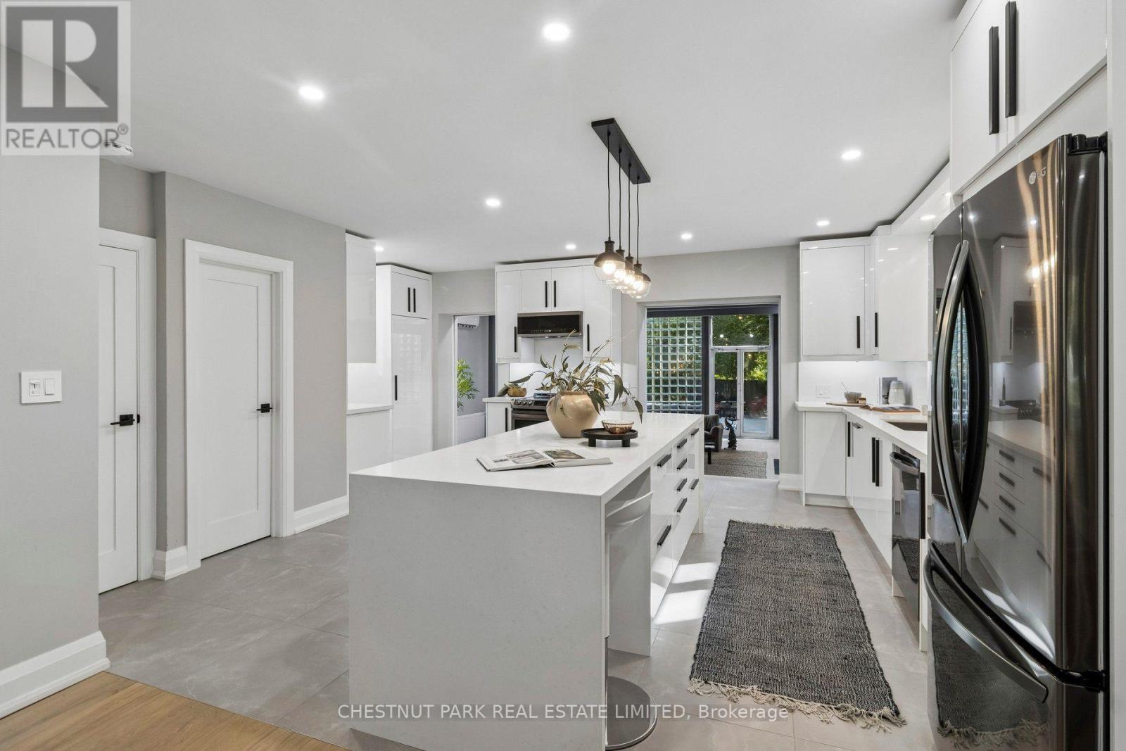 335 St Clair Avenue E, Toronto, Ontario  M4T 1P3 - Photo 8 - C13818940