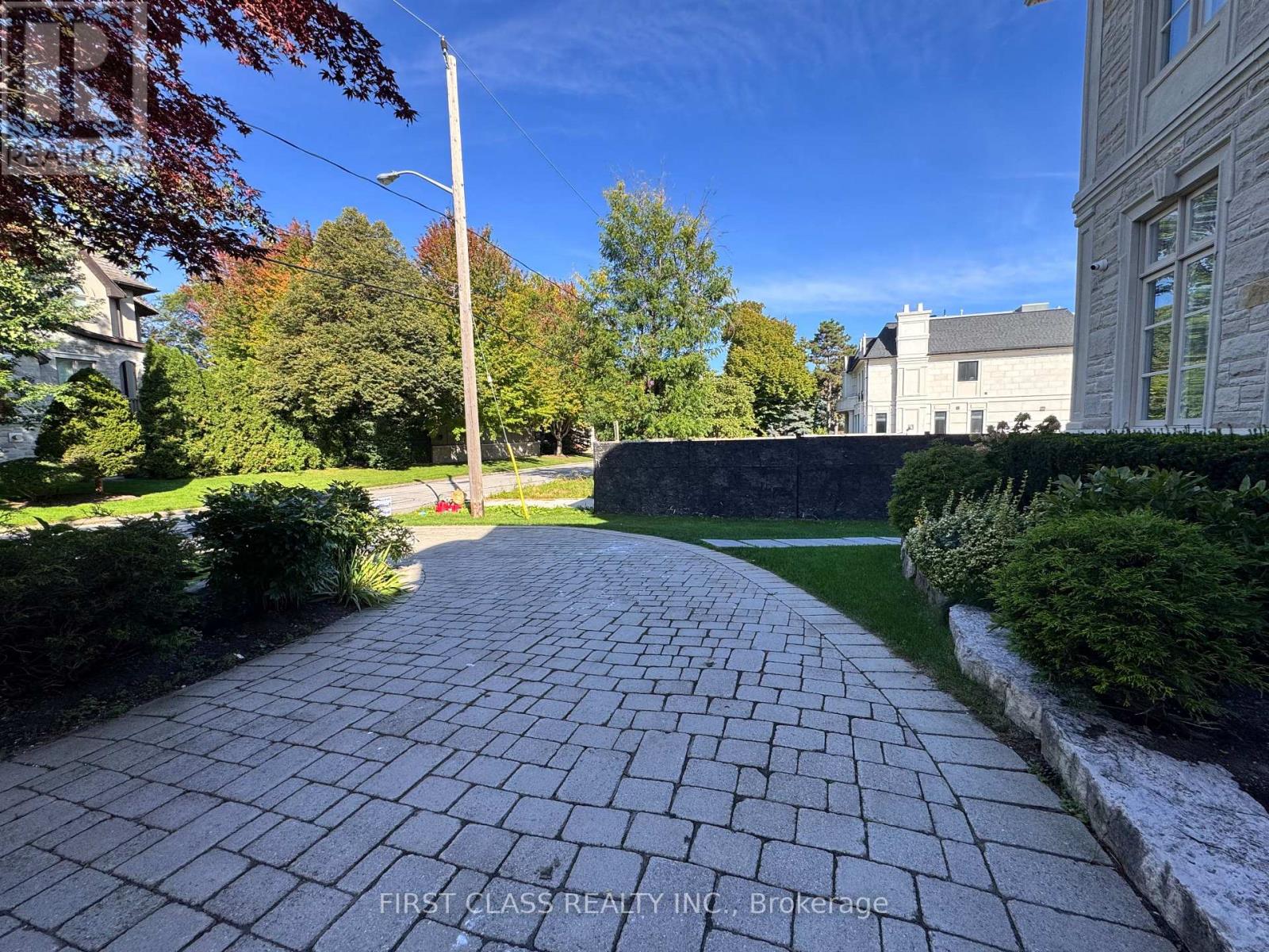 25 Dempsey Crescent, Toronto (St. Andrew-Windfields), Ontario  M2L 1Y4 - Photo 2 - C13818992