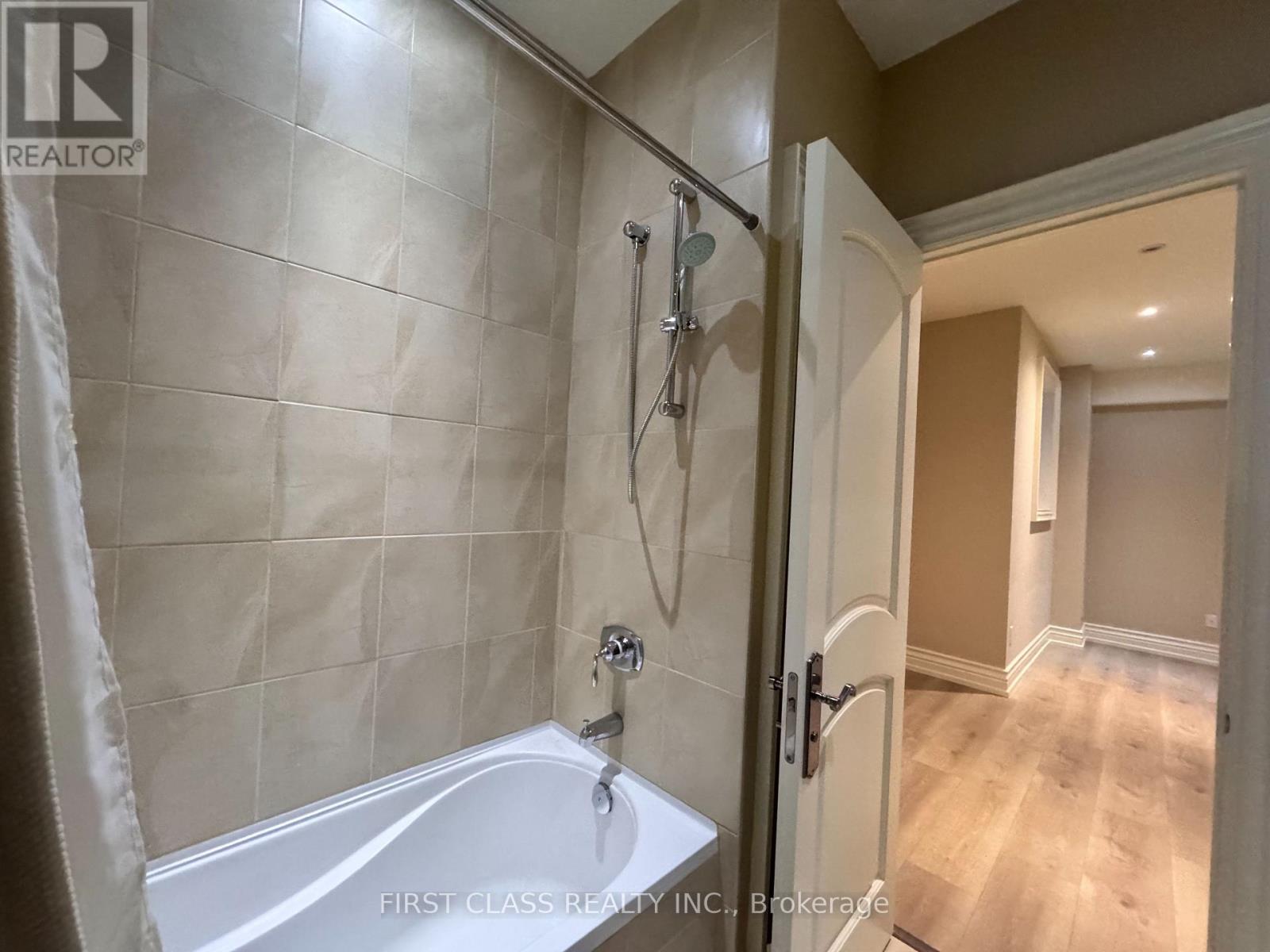 25 Dempsey Crescent, Toronto (St. Andrew-Windfields), Ontario  M2L 1Y4 - Photo 6 - C13818992