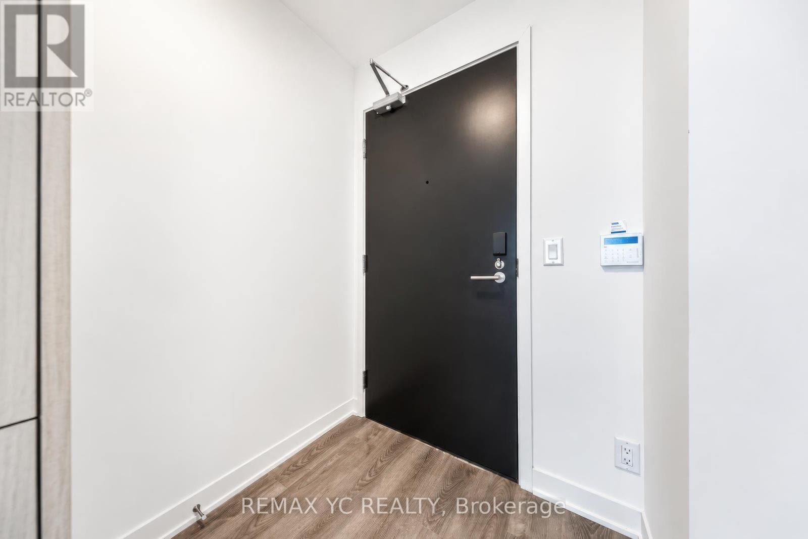 3005 - 180 Front Street E, Toronto (Moss Park), Ontario  M5A 0K9 - Photo 2 - C13819120
