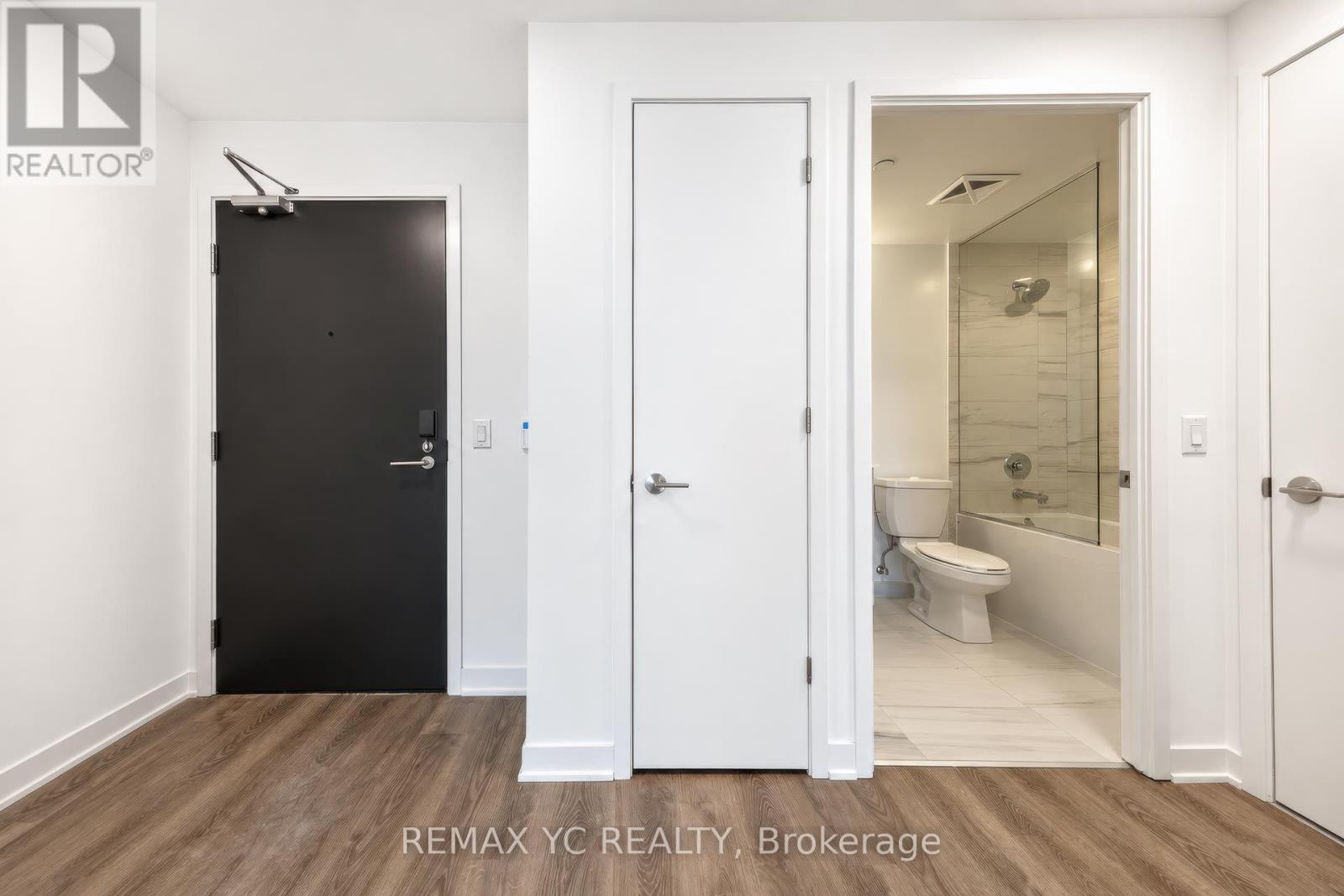 3005 - 180 Front Street E, Toronto (Moss Park), Ontario  M5A 0K9 - Photo 3 - C13819120