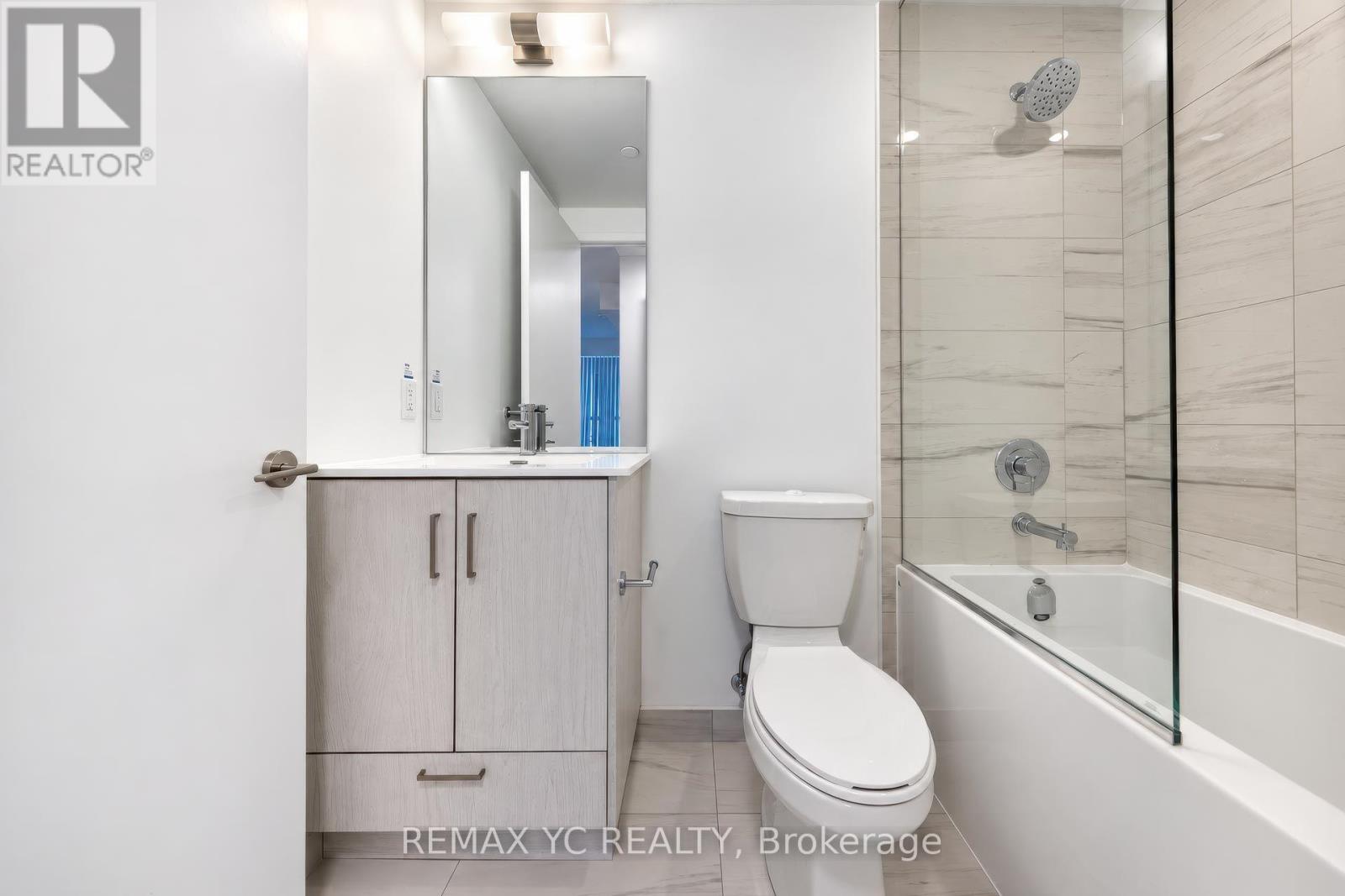 3005 - 180 Front Street E, Toronto (Moss Park), Ontario  M5A 0K9 - Photo 5 - C13819120