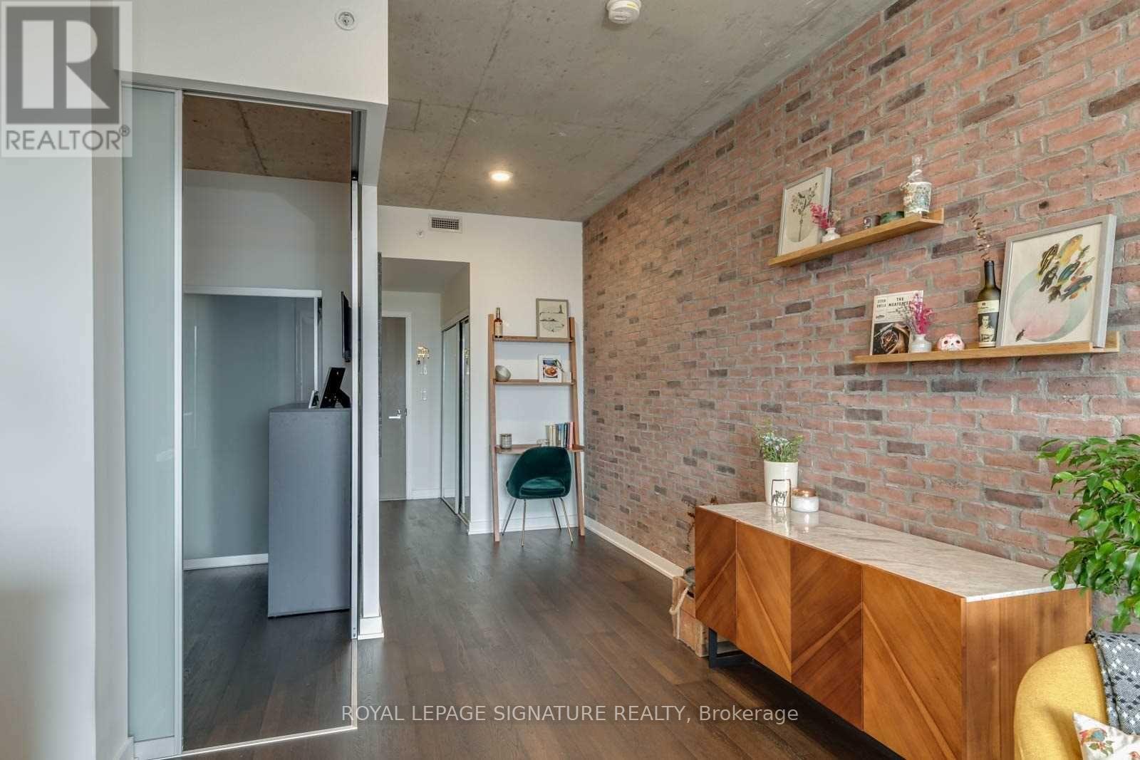 504 - 109 OSSINGTON AVENUE