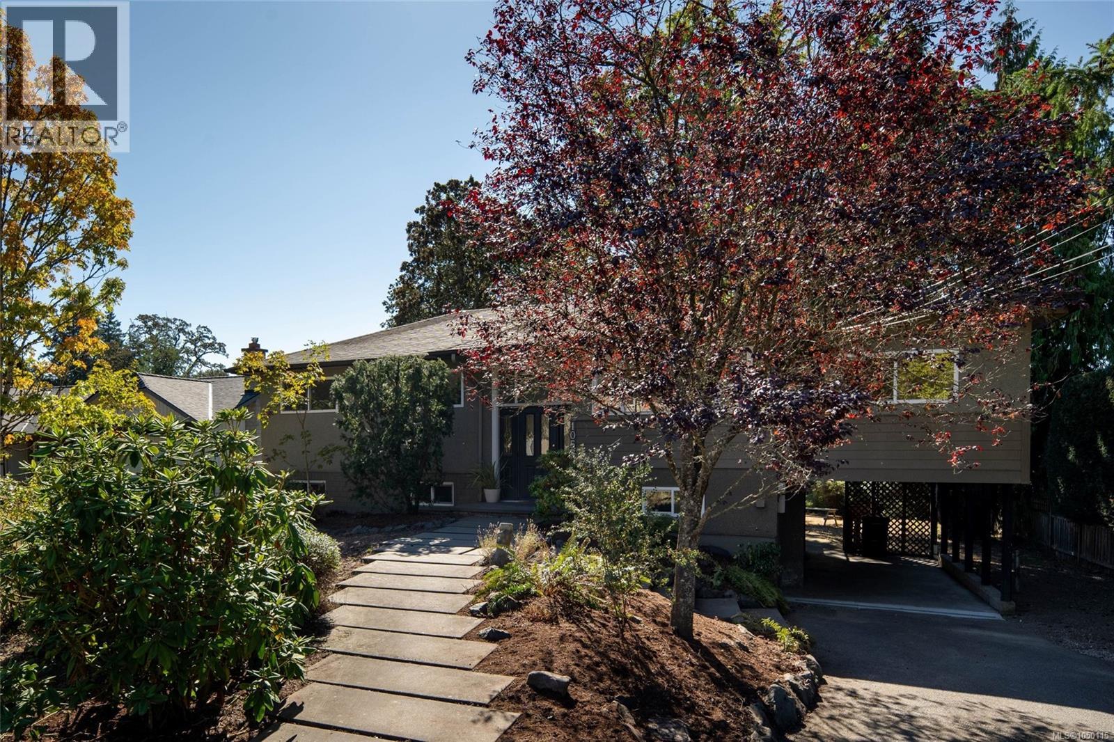 1055 Clarke Rd, Central Saanich, British Columbia