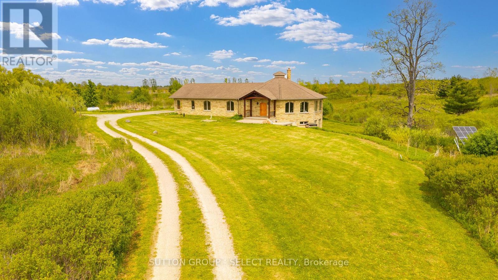 21170 Mayfair Road, Southwest Middlesex, Ontario N0L 1T0 - Photo 2 - X13819090