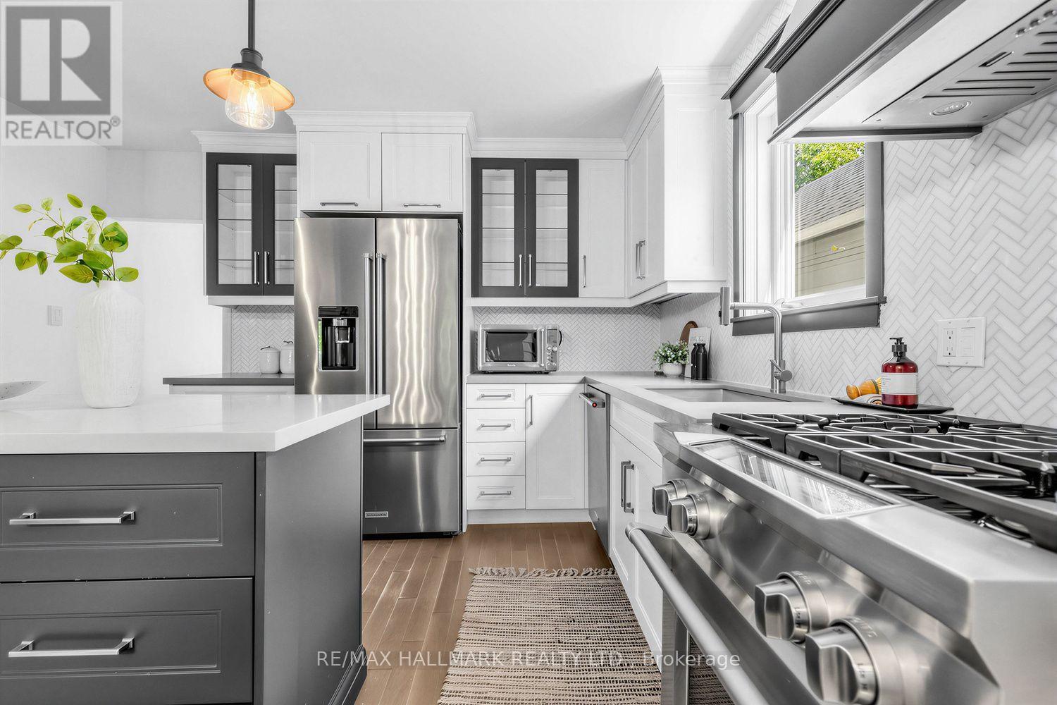 703 Mortimer Avenue, Toronto, Ontario  M4C 2K1 - Photo 10 - E13818968