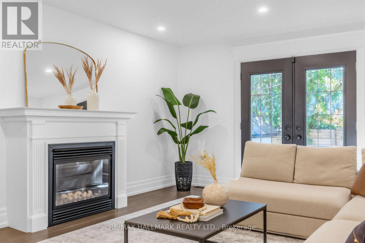 703 Mortimer Avenue, Toronto, Ontario  M4C 2K1 - Photo 20 - E13818968