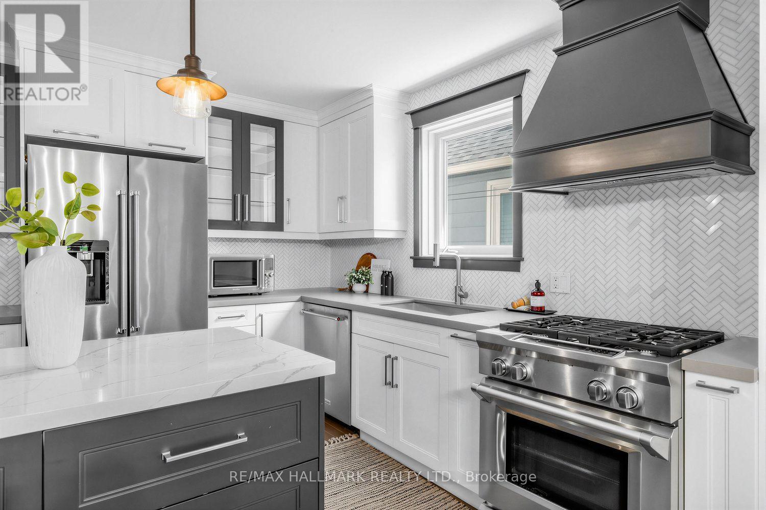 703 Mortimer Avenue, Toronto, Ontario  M4C 2K1 - Photo 21 - E13818968
