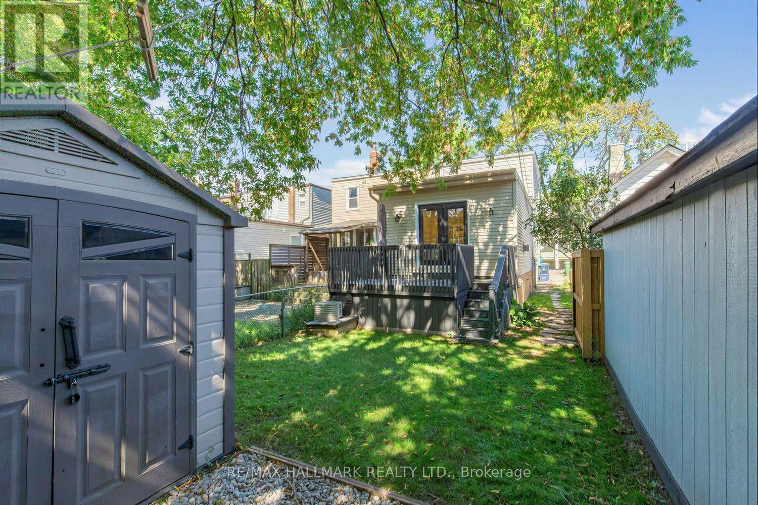703 Mortimer Avenue, Toronto, Ontario  M4C 2K1 - Photo 34 - E13818968