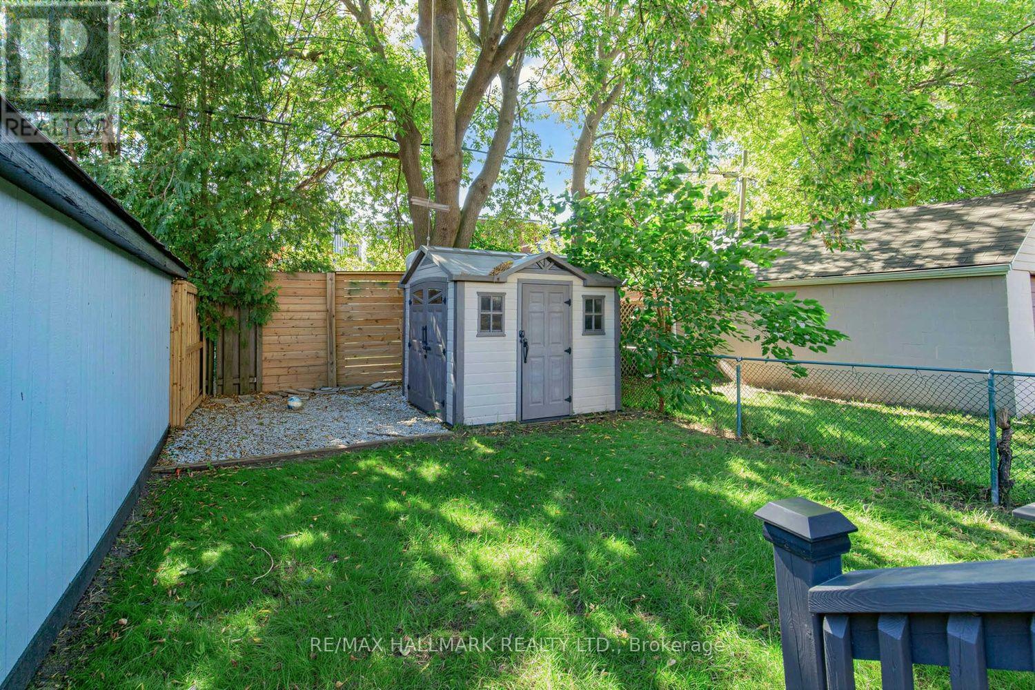703 Mortimer Avenue, Toronto, Ontario  M4C 2K1 - Photo 36 - E13818968