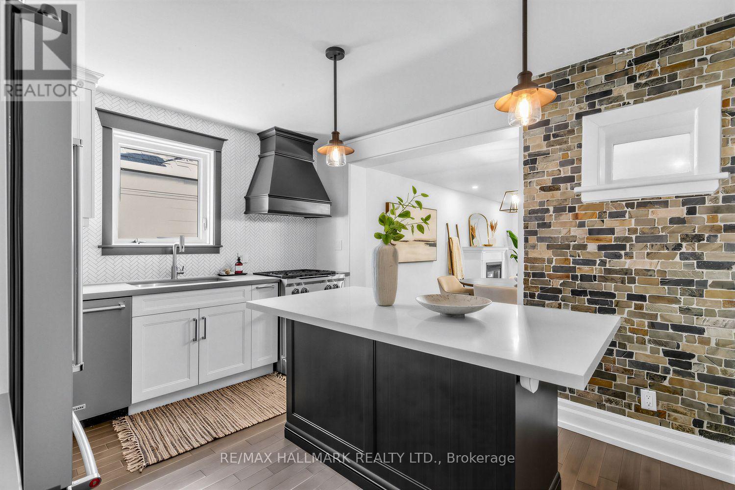 703 Mortimer Avenue, Toronto, Ontario  M4C 2K1 - Photo 6 - E13818968