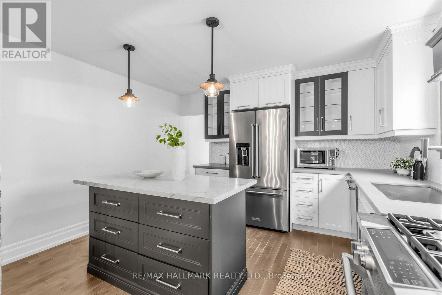 703 Mortimer Avenue, Toronto, Ontario  M4C 2K1 - Photo 7 - E13818968
