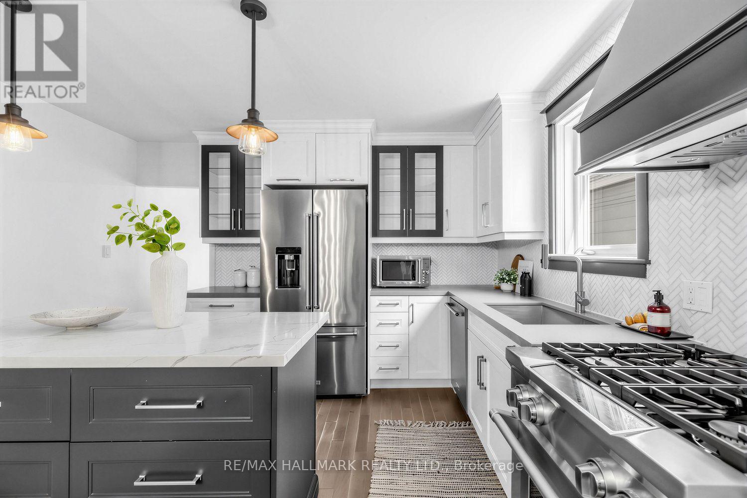 703 Mortimer Avenue, Toronto, Ontario  M4C 2K1 - Photo 8 - E13818968