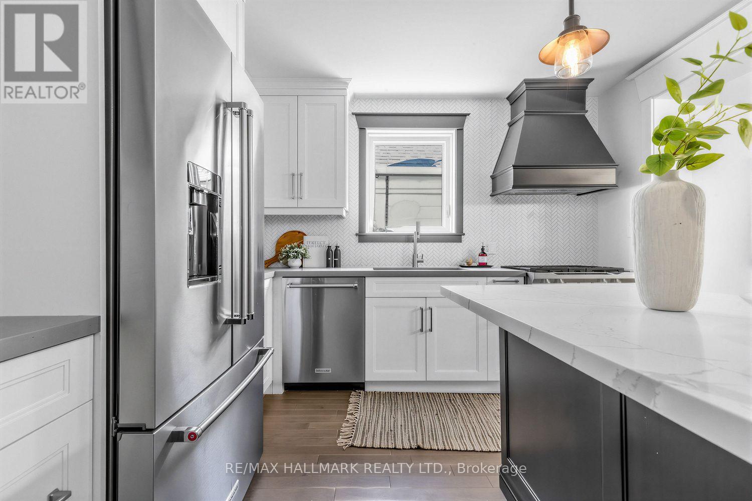 703 Mortimer Avenue, Toronto, Ontario  M4C 2K1 - Photo 9 - E13818968