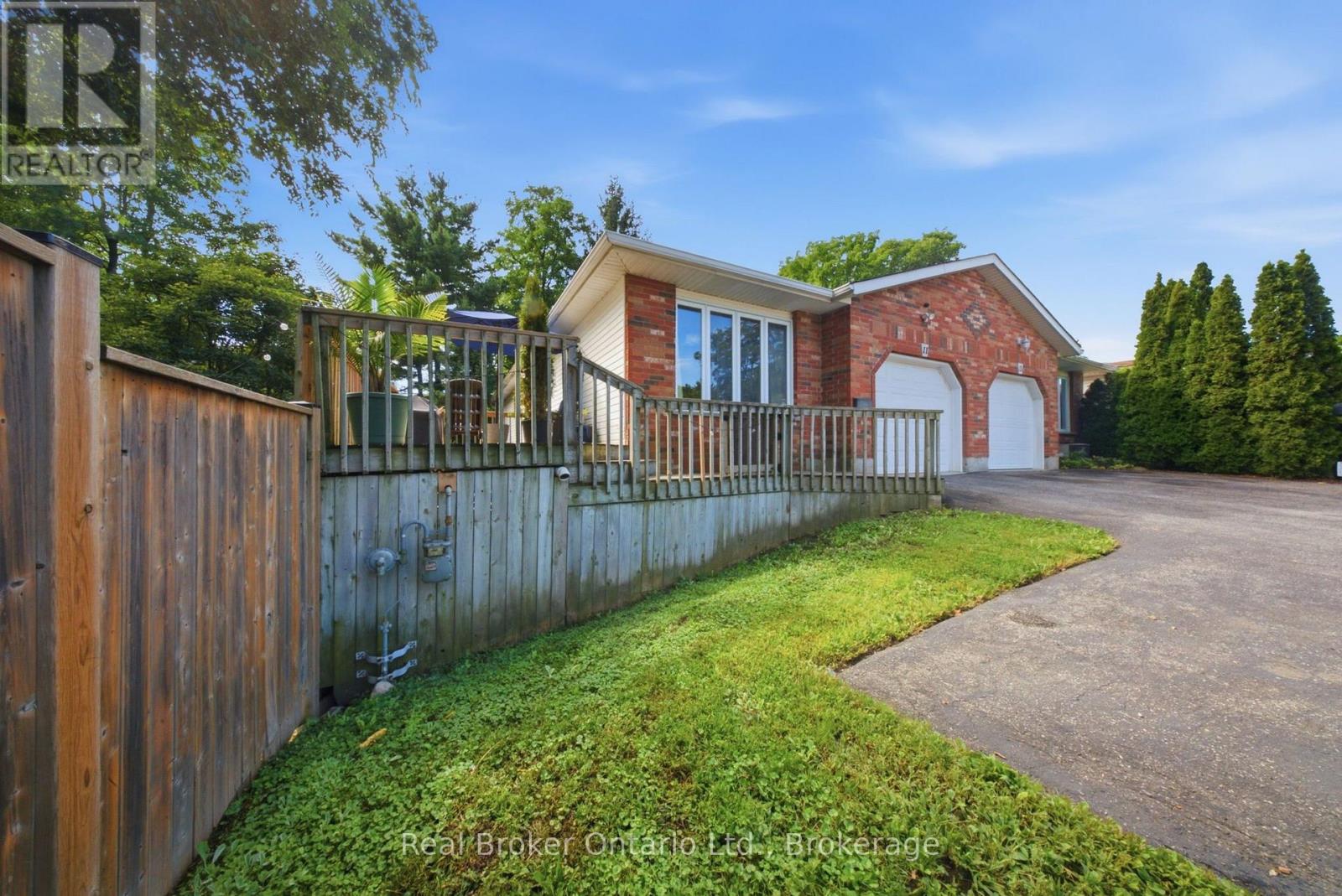 11 Dundas Street W, Brant, Ontario  N3L 1E9 - Photo 2 - X13819130