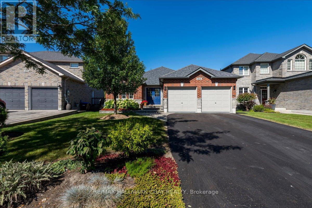 974 BOOTH AVENUE, Innisfil, Ontario