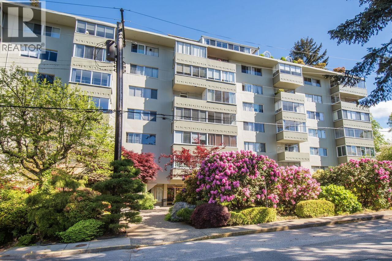 108 1425 ESQUIMALT AVENUE, West Vancouver, British Columbia