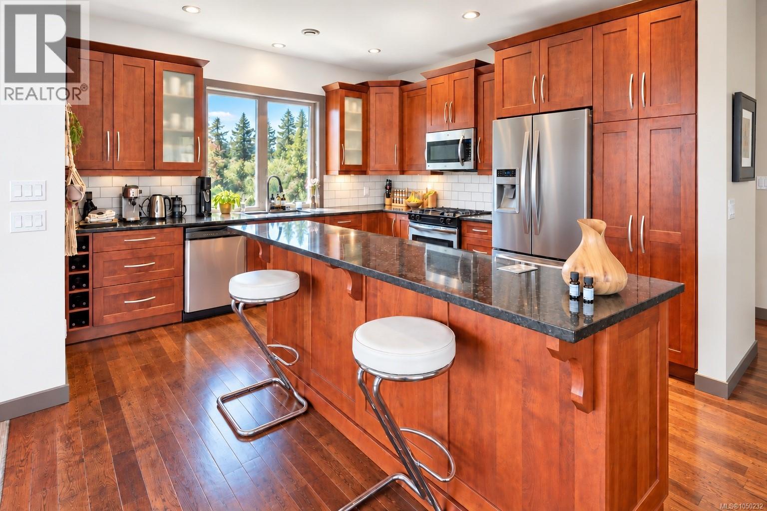 850 Lorne White Pl, Ucluelet, British Columbia  V0R 3A0 - Photo 6 - 1050232