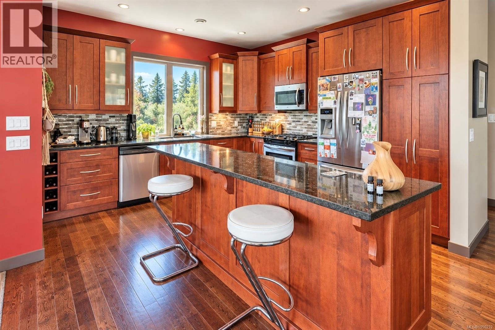 850 Lorne White Pl, Ucluelet, British Columbia  V0R 3A0 - Photo 5 - 1050232