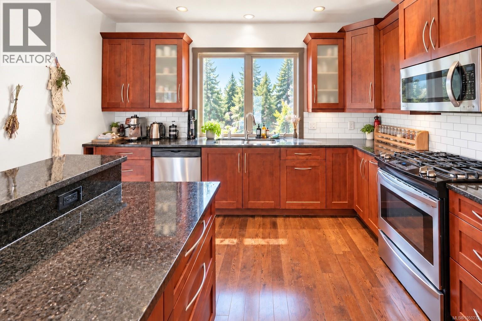 850 Lorne White Pl, Ucluelet, British Columbia  V0R 3A0 - Photo 8 - 1050232