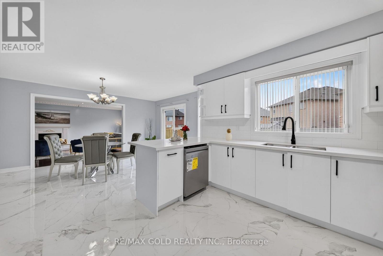 24 Quintessa Trail, Brampton, Ontario  L6R 2V4 - Photo 10 - W13818982