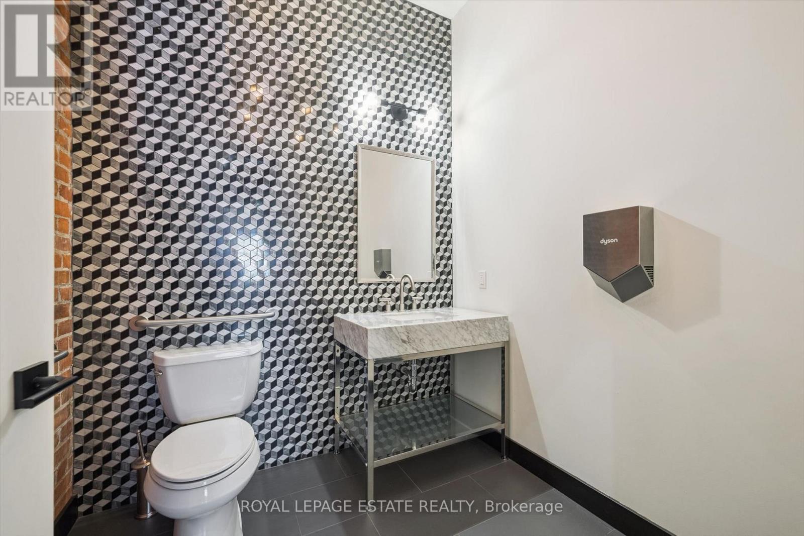 #1 - 139 Thomas Street, Oakville, Ontario  L6J 3A9 - Photo 8 - W13819004