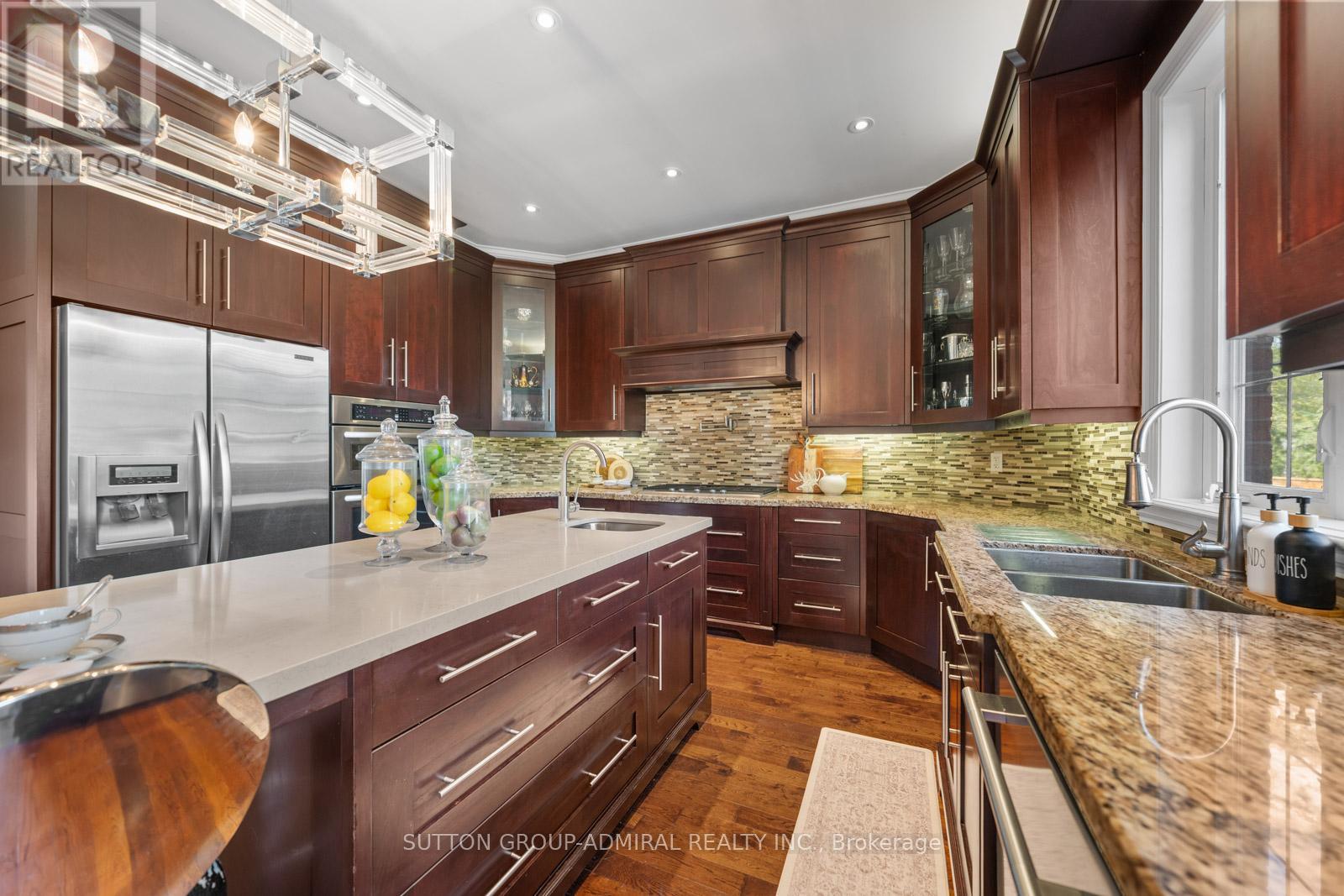 9 Cheshire Drive, Toronto, Ontario  M9B 2N7 - Photo 12 - W13819126
