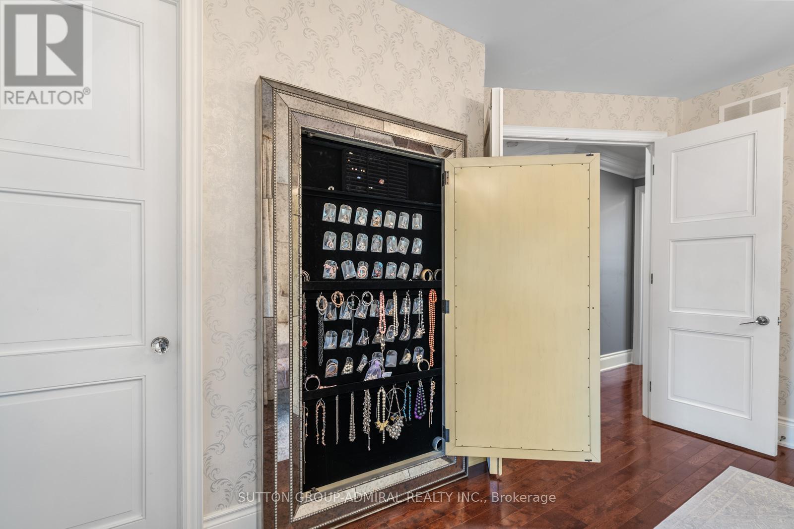 9 Cheshire Drive, Toronto, Ontario  M9B 2N7 - Photo 31 - W13819126