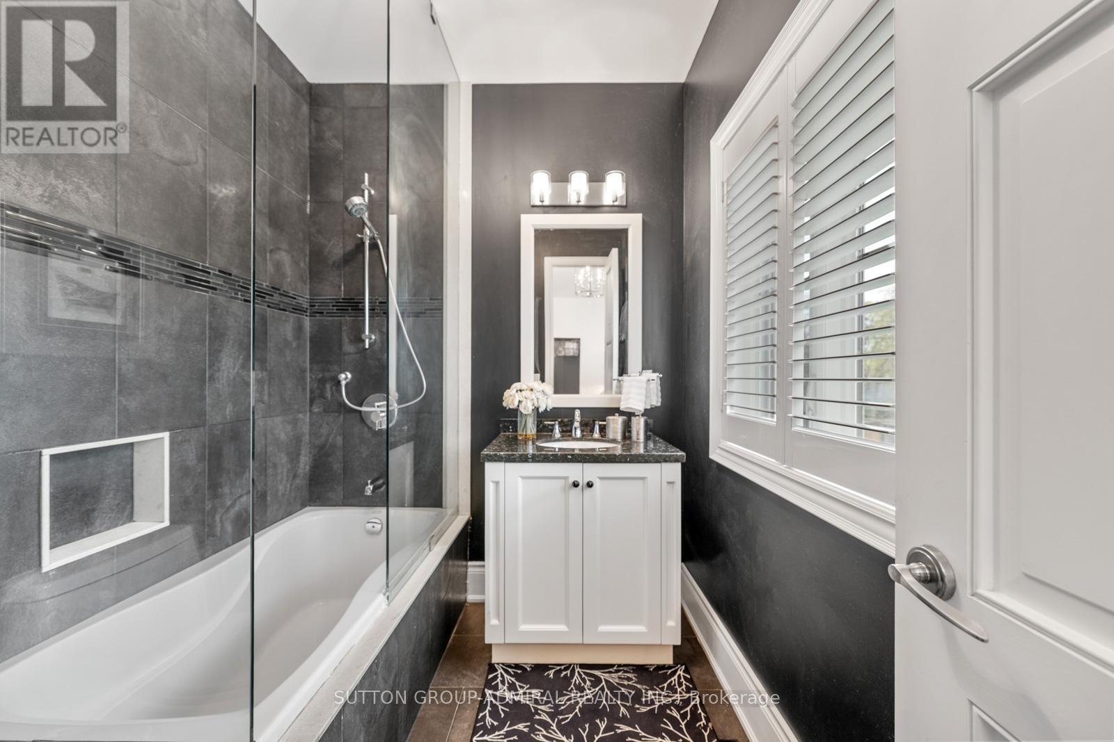 9 Cheshire Drive, Toronto, Ontario  M9B 2N7 - Photo 33 - W13819126