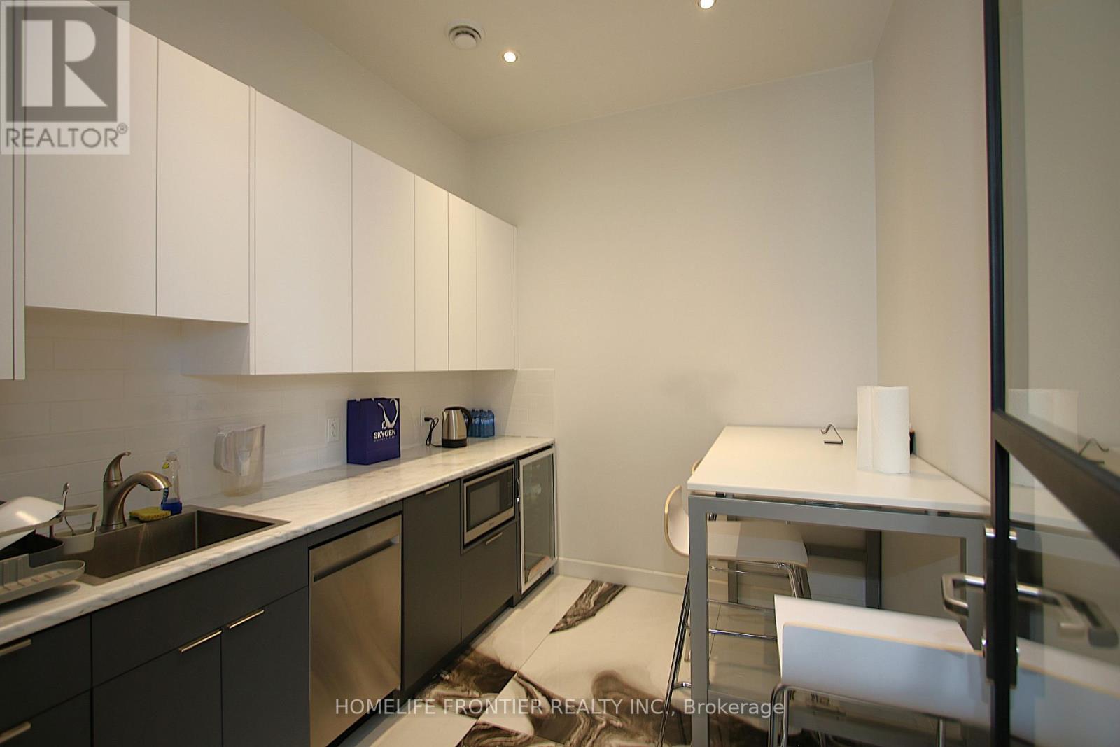 6210 Northwest Drive, Mississauga, Ontario  L4V 1J6 - Photo 10 - W13819146