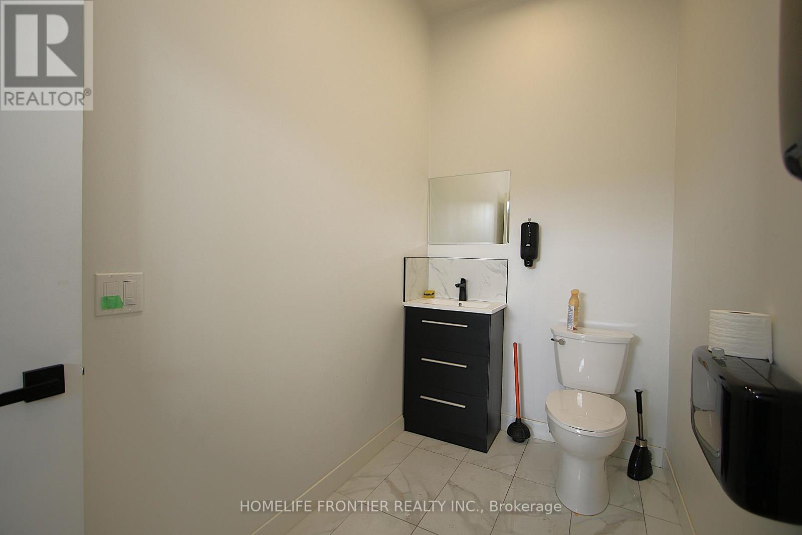 6210 Northwest Drive, Mississauga, Ontario  L4V 1J6 - Photo 11 - W13819146
