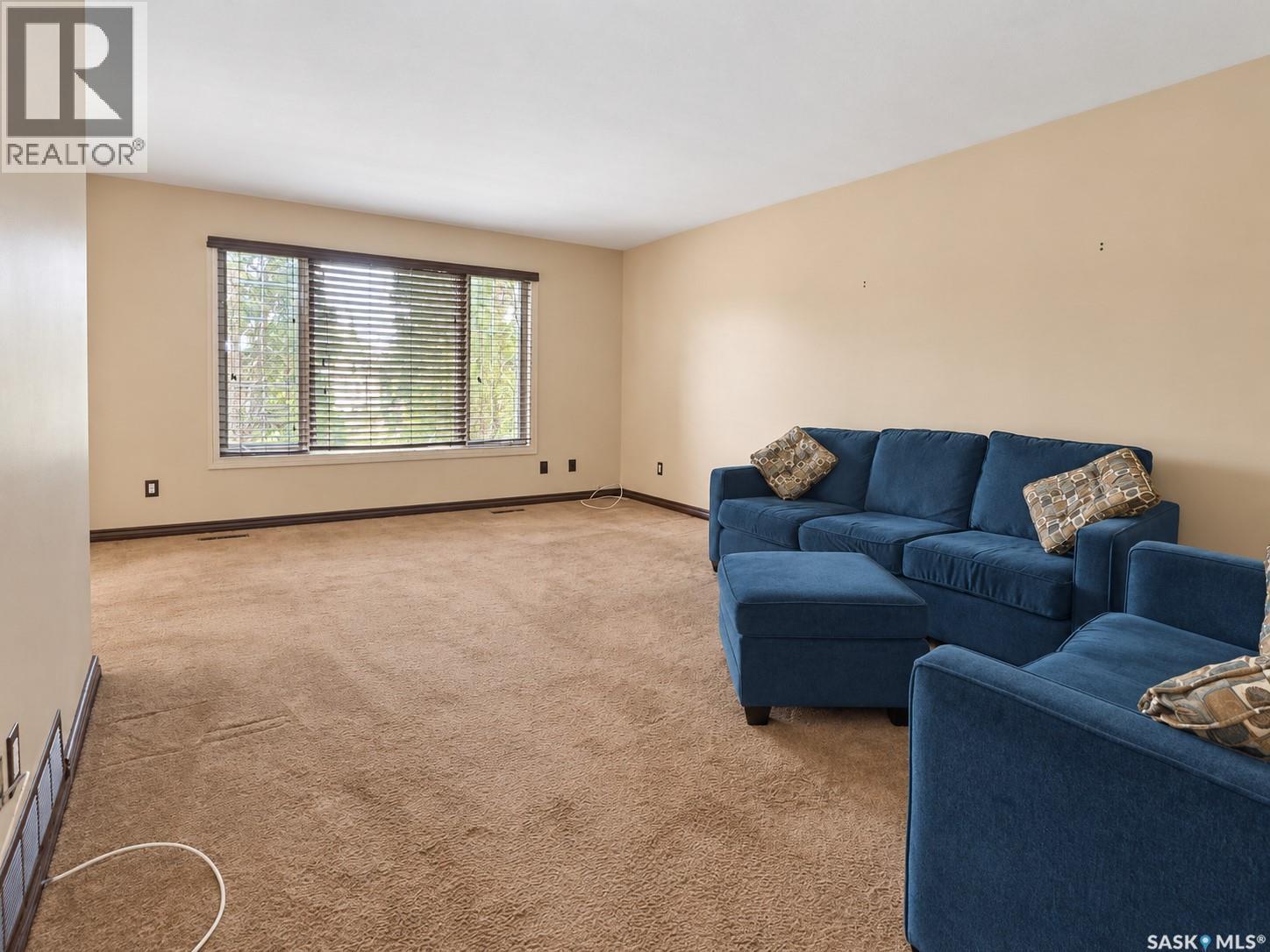 7122 Lawrence Drive, Regina, Saskatchewan  S4X 3X6 - Photo 3 - SK049224