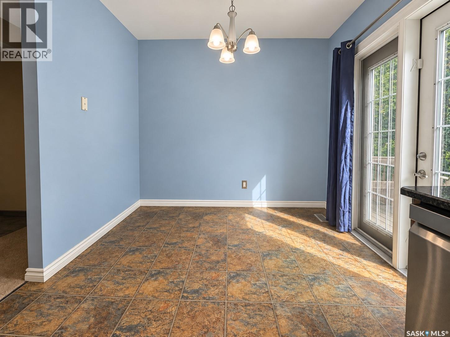 7122 Lawrence Drive, Regina, Saskatchewan  S4X 3X6 - Photo 8 - SK049224