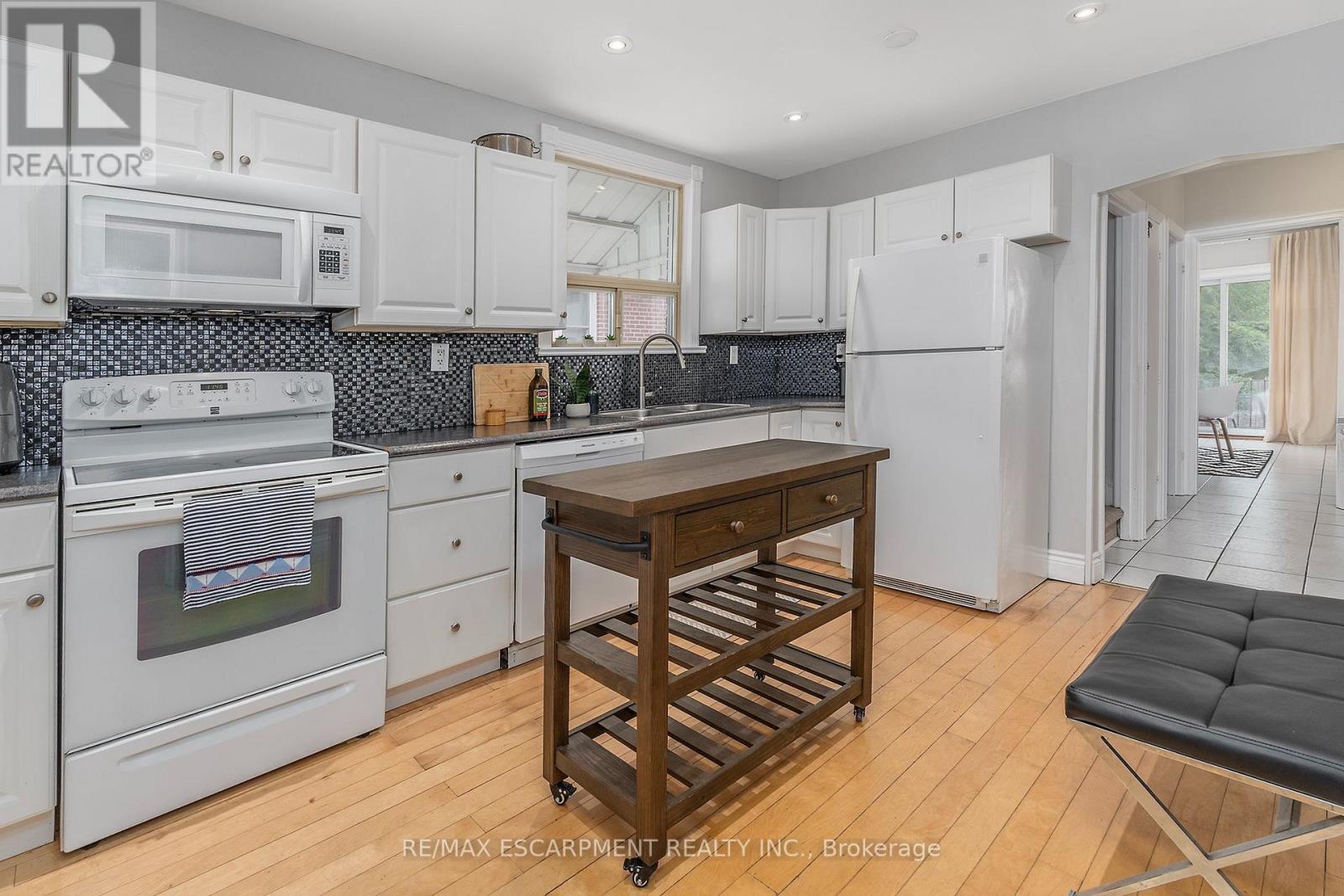 282 East 13th Street, Hamilton, Ontario  L9A 3Z9 - Photo 2 - X13819158