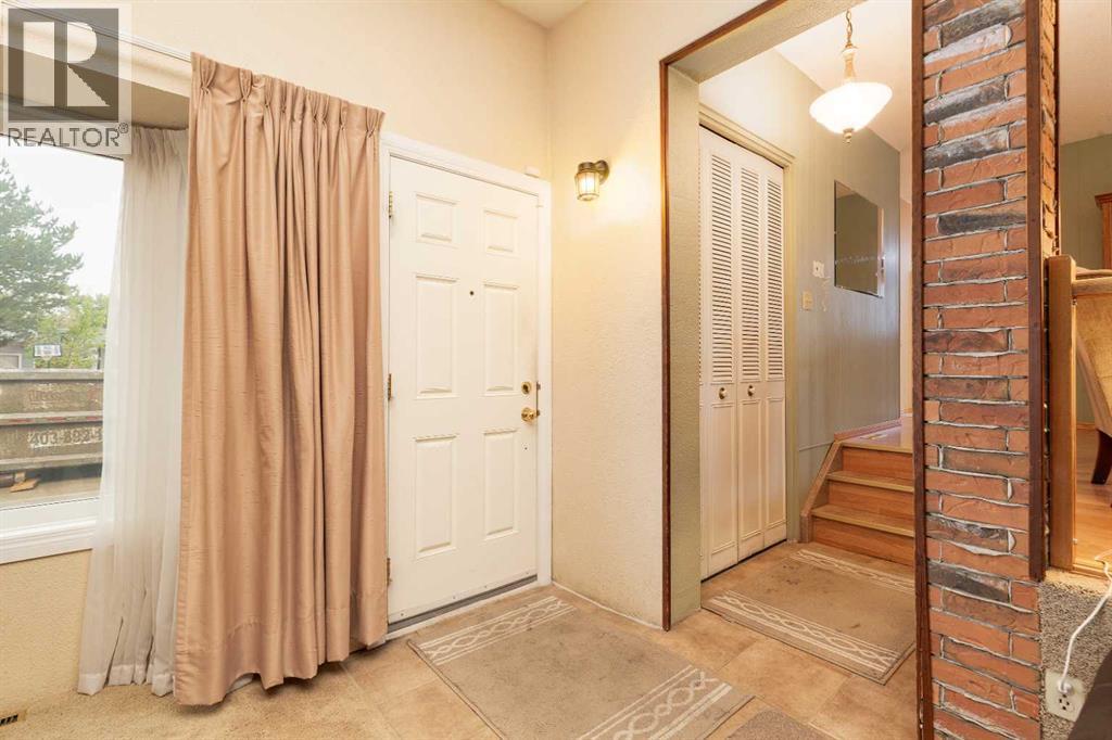1313 Huron Place S, Lethbridge, Alberta  T1K 3L1 - Photo 2 - A2341721