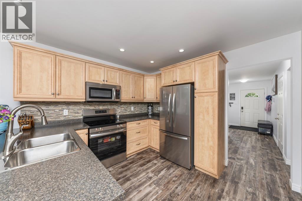 288 Maxwell STREET Sarnia Ontario Canada N7T5C7 4