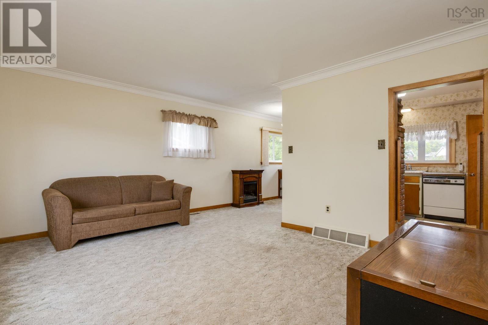 46 Nova Terrace, Dartmouth, Nova Scotia  B2V 1A9 - Photo 3 - 202624132