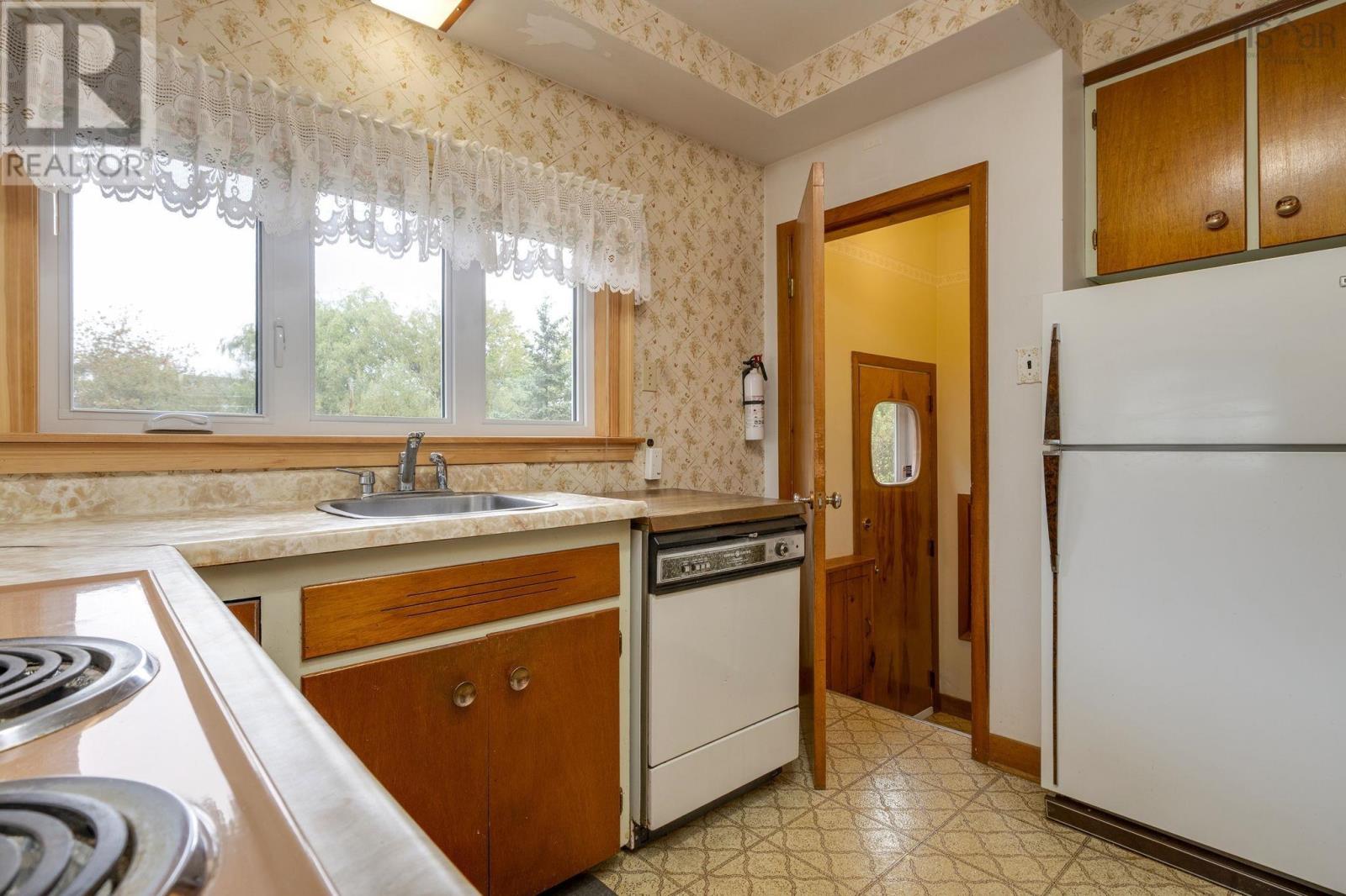 46 Nova Terrace, Dartmouth, Nova Scotia  B2V 1A9 - Photo 9 - 202624132