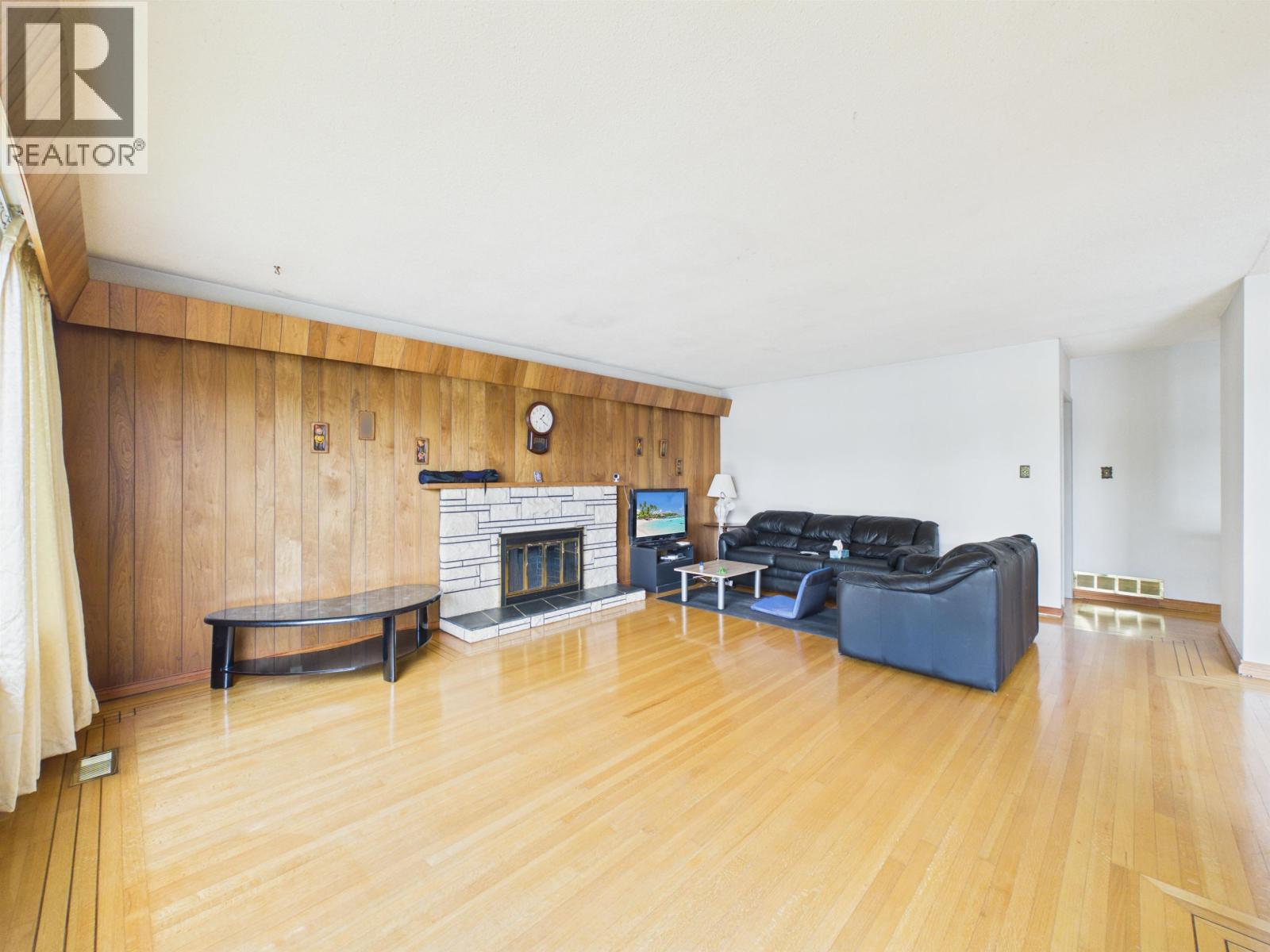 6096 SERVICE STREET photo 4