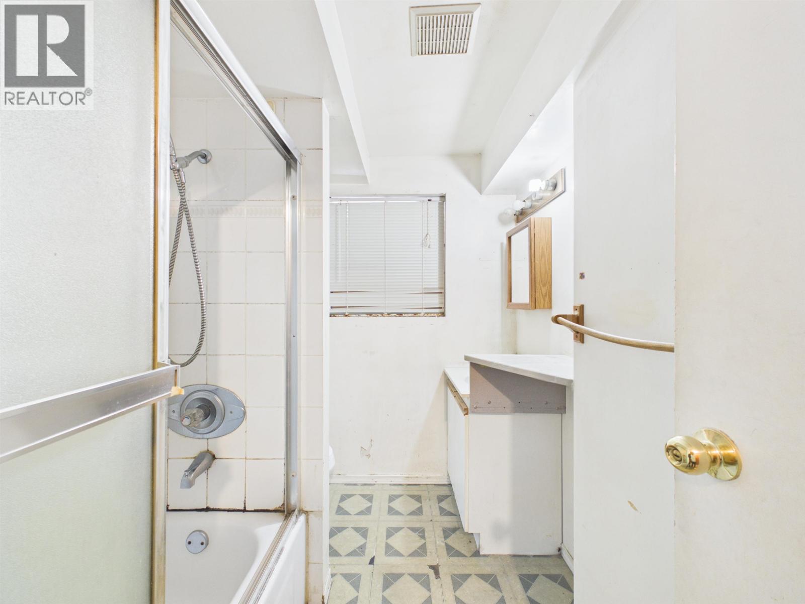 6096 SERVICE STREET photo 20