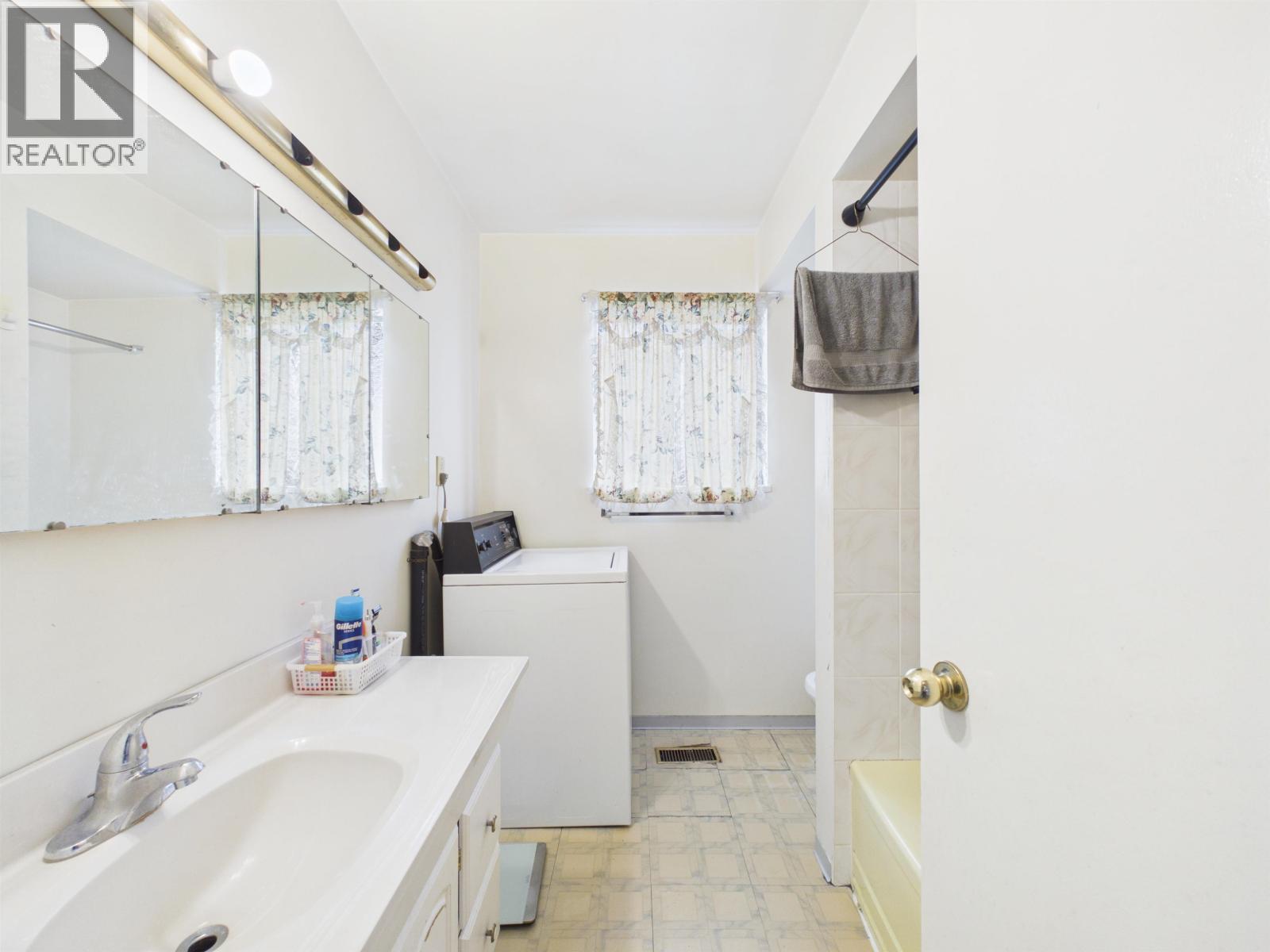 6096 SERVICE STREET photo 21