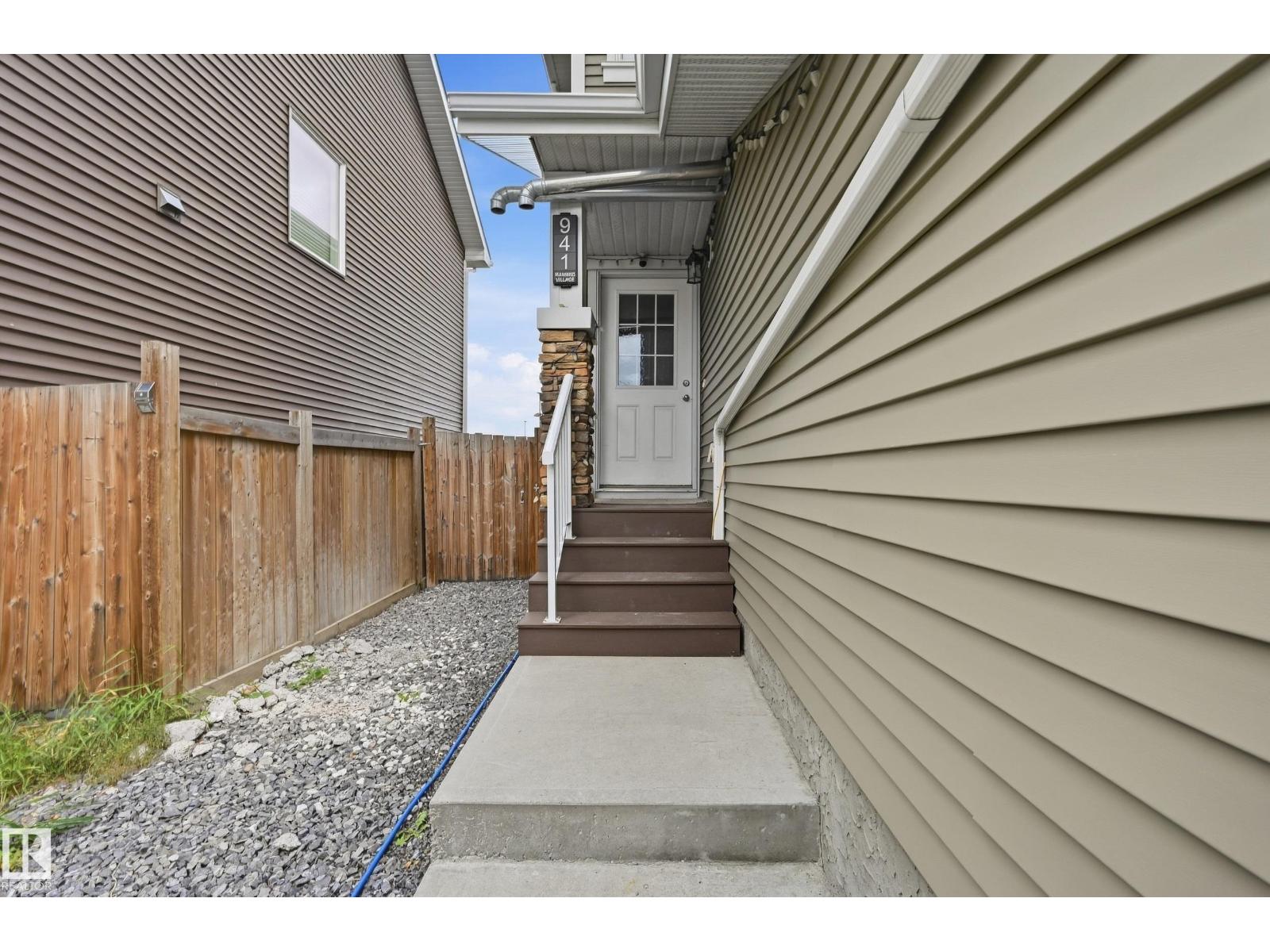941 Ebbers Cr NW, Edmonton, Alberta T5Y 3T9 - Photo 6 - E4509258