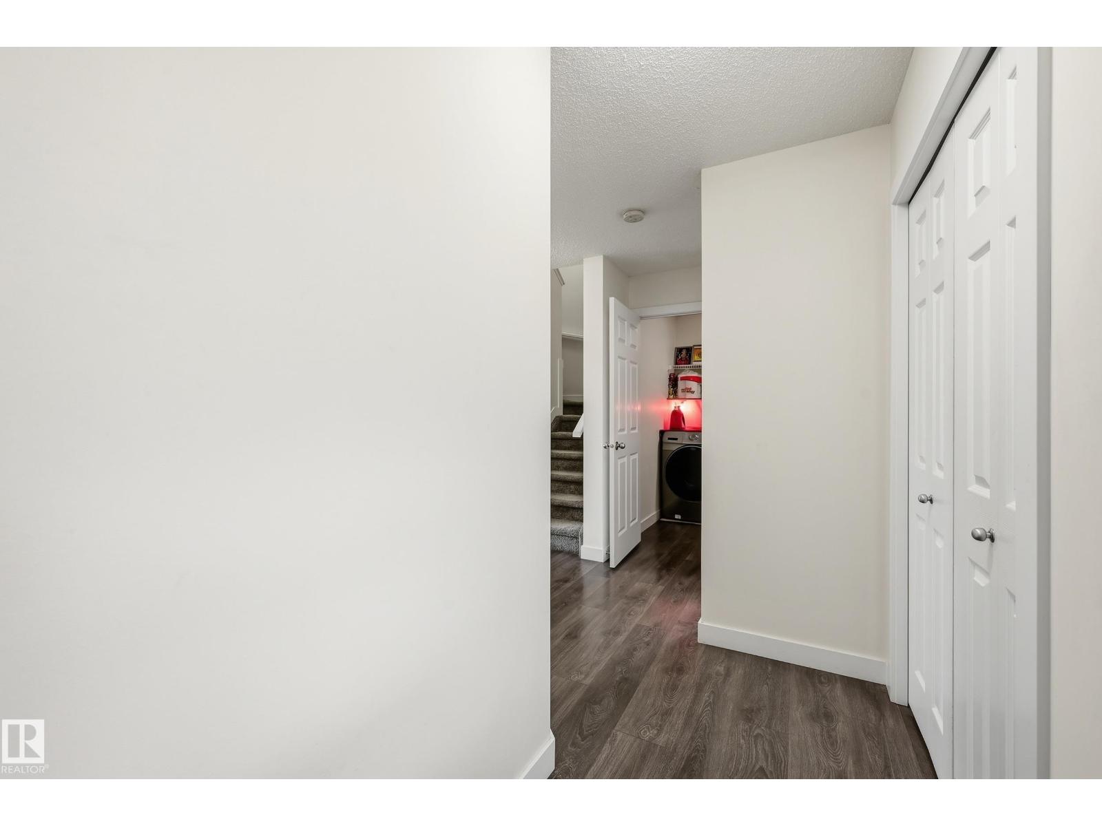 941 Ebbers Cr NW, Edmonton, Alberta T5Y 3T9 - Photo 8 - E4509258