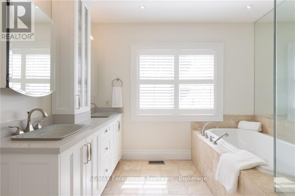 29 Howard Avenue, Oakville, Ontario  L6J 3Y3 - Photo 23 - W13819390