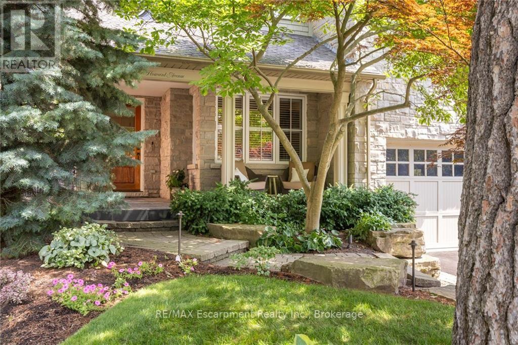 29 Howard Avenue, Oakville, Ontario  L6J 3Y3 - Photo 3 - W13819390
