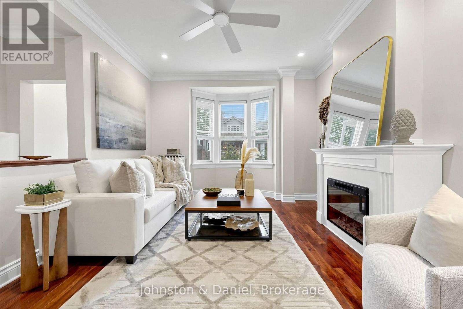 11 ASHLAND AVENUE Toronto (Woodbine Corridor) Ontario Canada M4L1J9 5