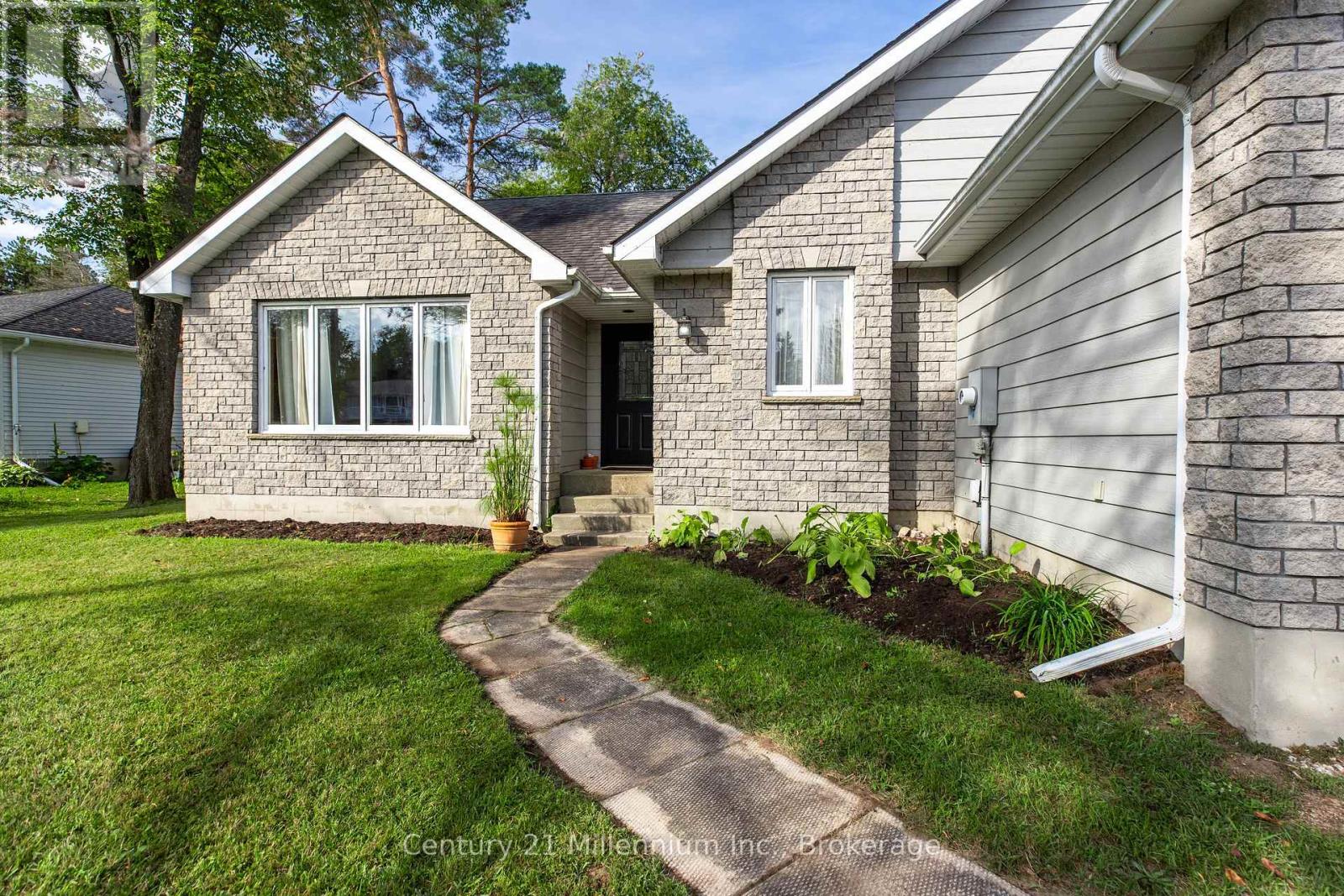 103 Dorena Crescent, South Bruce Peninsula, Ontario  N0H 2G0 - Photo 2 - X13819334