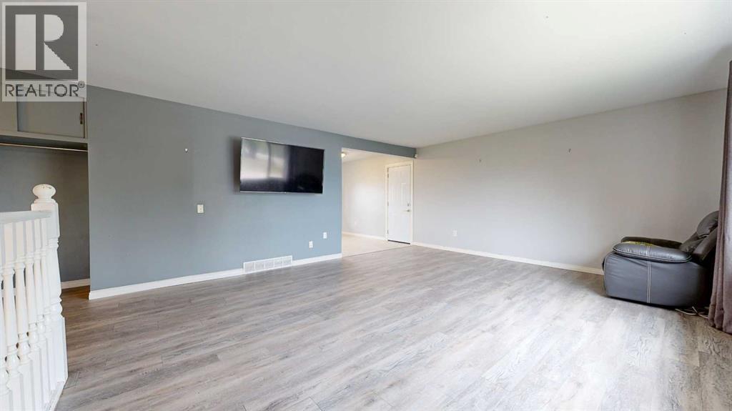 9915 97 Avenue photo 5