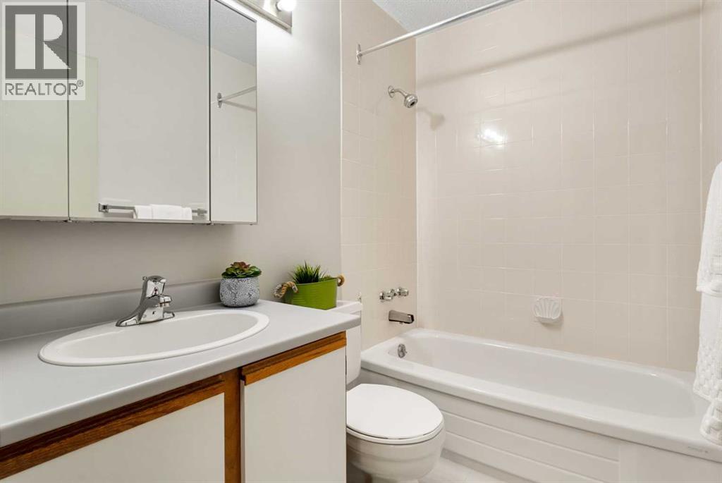 200, 176053 174 Avenue W photo 33